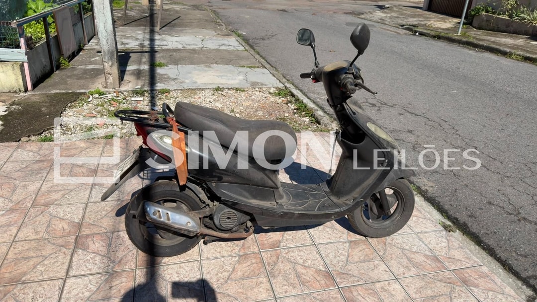 Marca/Modelo: , Renavam:I/XINLING SPIRIT 50 0103.834571-2, Chassi: LLJTCBPAXE1107969, Placa: AZI-332