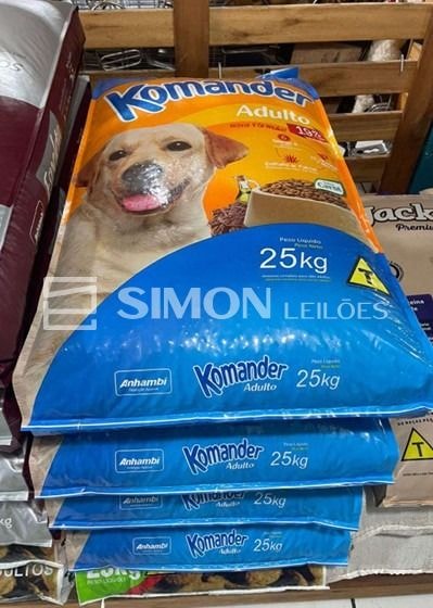 75 (setenta e cinco) sacos de ração para cavalos, cada um pesando 40kg (quarenta quilos), da marca B