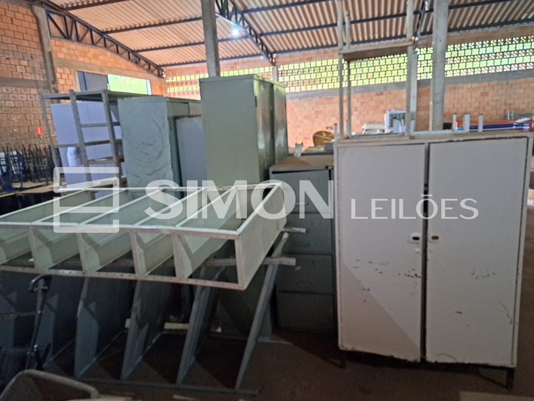 LOTE COM: 4 BIDÊ EM METAL MACA LEVITTA;2 BIDÊ CRIADO MUDO MADEIRA; 1 SUPORTE/MESA MAQUINA COSTURA;; 