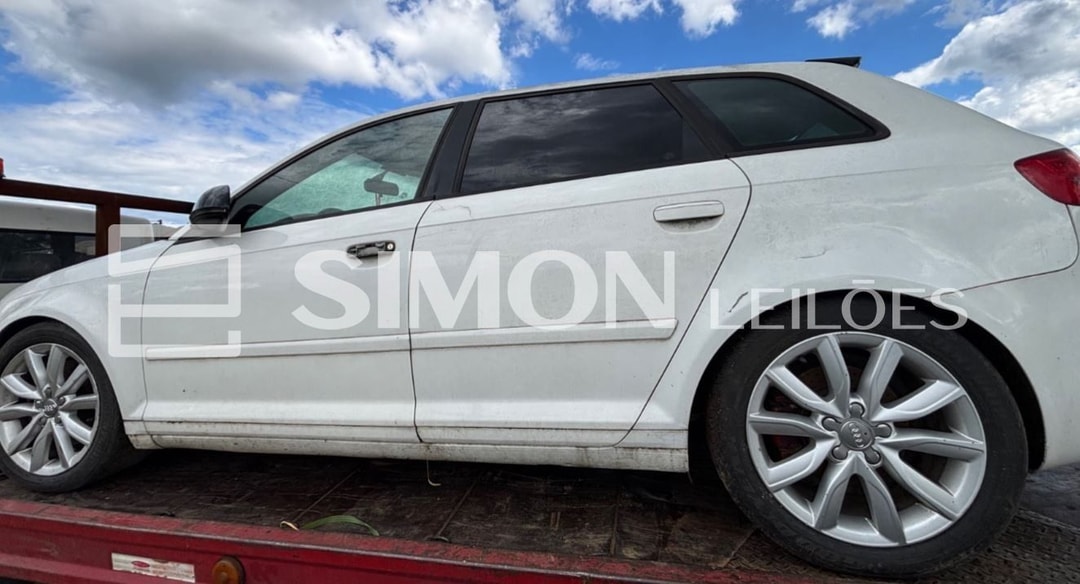 Marca/Modelo: I/AUDI A3 SPB 2.0T FSI, Renavam: 0012.197371-9, Chassi: WAUHF28P49A021484, Placa: ERI-