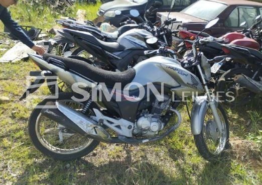 Sucata Inservível: 01 (uma) motocicleta Honda CG 160 Fan ESDI, prata, ano/mod. 15/16, placa fria. Nu