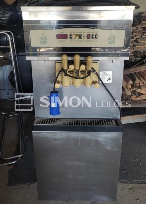 01 (uma) máquina de sorvete logro soft, monofásica, com três saídas, sendo uma com misturador, acomp