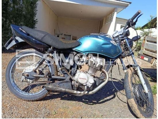 Sucata Inservível: 01 (uma) motocicleta Honda CG 125 Titan KS, azul, ano/mod. 01/02, placa fria. Num