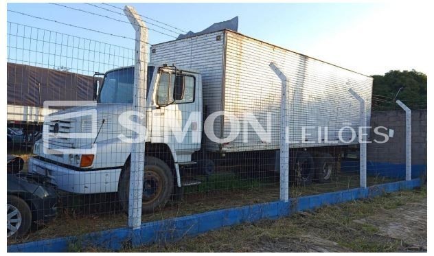 01 (um) Caminhão baú Mercedes-Benz/L 1621, ano/mod. 1993, diesel, cor predominante branca, placas NS