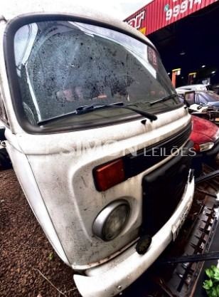 B) VW/KOMBI LOTACAO, ano 2011, cor branca, álcool/gasolina, placa ATQ- 8214, renavam 00290182069, ve