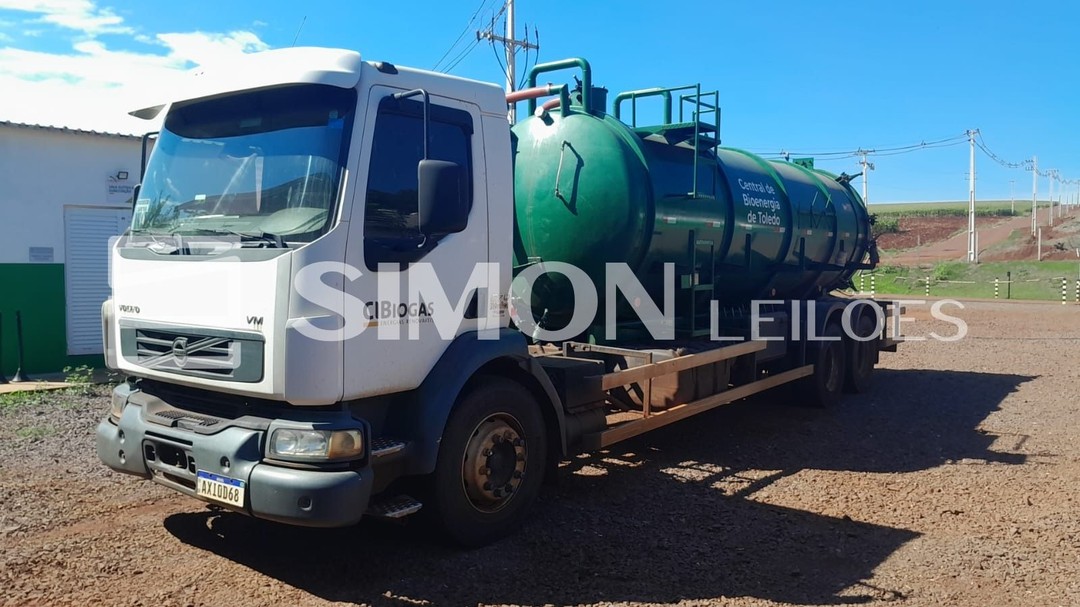 CAMINHÃO COM TANQUE, VOLVO/VM 270 6X2R, ano/mod. 2013/2013, Renavam: 0056.486554-0, Chassi: 93KK0R1C