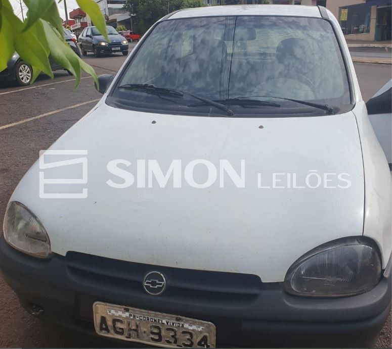 GM/CORSA SUPER, 96/96, gasolina, branco, Placa: AGH-9334, Ano de Fabricação/Modelo: 1996/1996, em pé