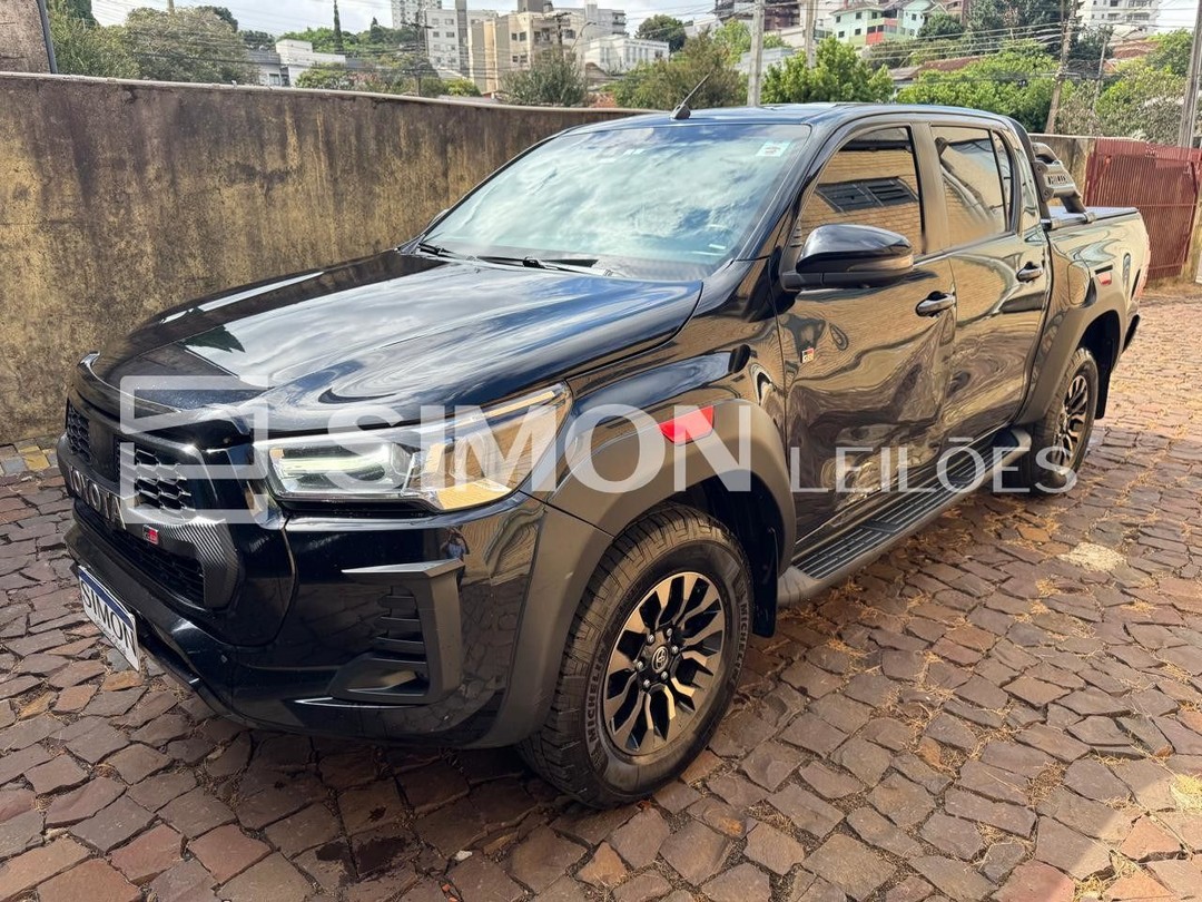 TOYOTA/HILUX CDGRSA4ND, preta, 2022/2022, DIESEL, porta do motorista amassada, para-choque solto, pa
