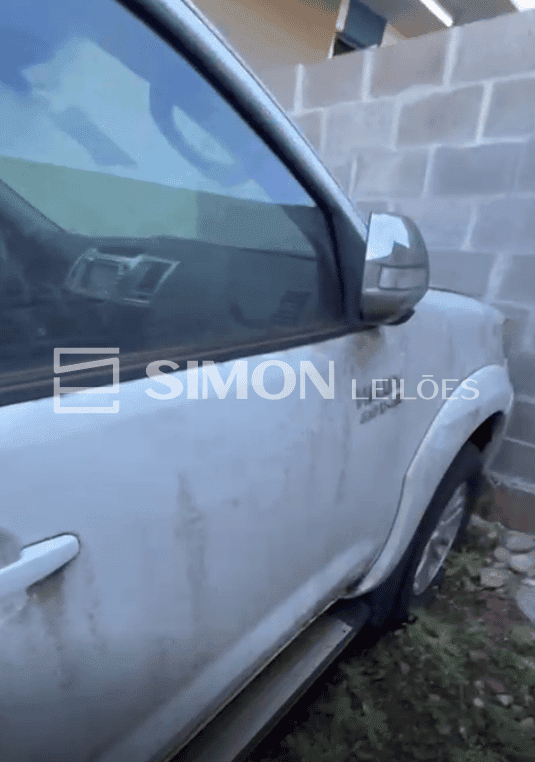 Sucata Inservível: 01 TOYOTA HILUX SRV 3.0 D-4D, branca, placas paraguaias HBX988, Chassi: 8AJEZ39G3