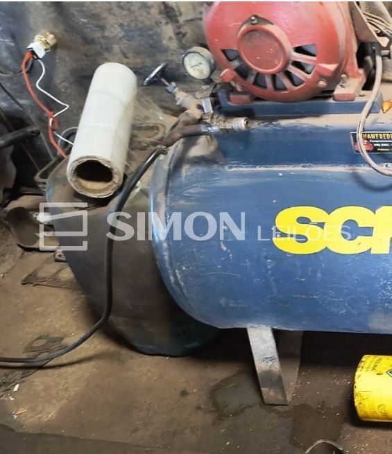01 (um) compressor de ar marca Schulze.