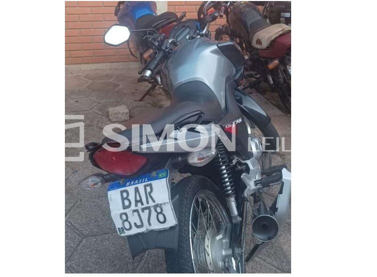 Sucata Inservível: 01 (uma) motocicleta HONDA/CG 160 FAN ESDI, ano/mod. 2016, prata, placas aplicada