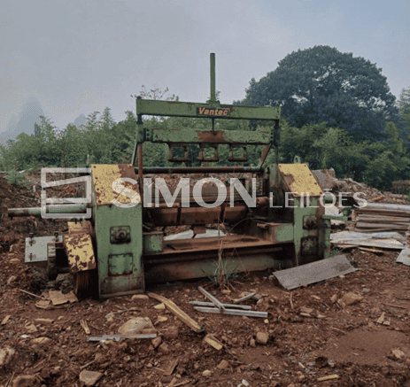 01 (um) torno da marca/modelo Vantec (TLM14R), ano de fabricação 2003, voltagem 3/6, nº de